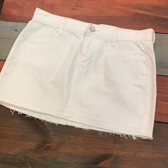 Old Navy Dresses & Skirts - 3 FOR $20 Old Navy White Jean Skirt Size 4